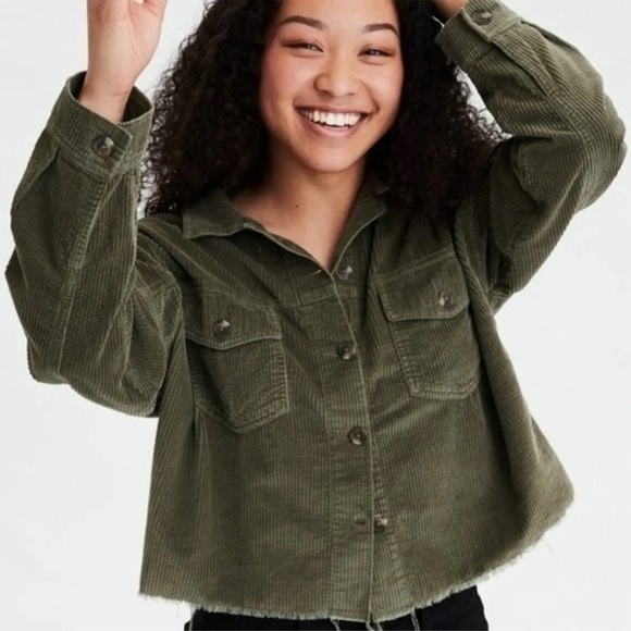 American Eagle Outfitters Tops - American Eagle green corduroy cropped long sleeve button down shaket. MEDIUM